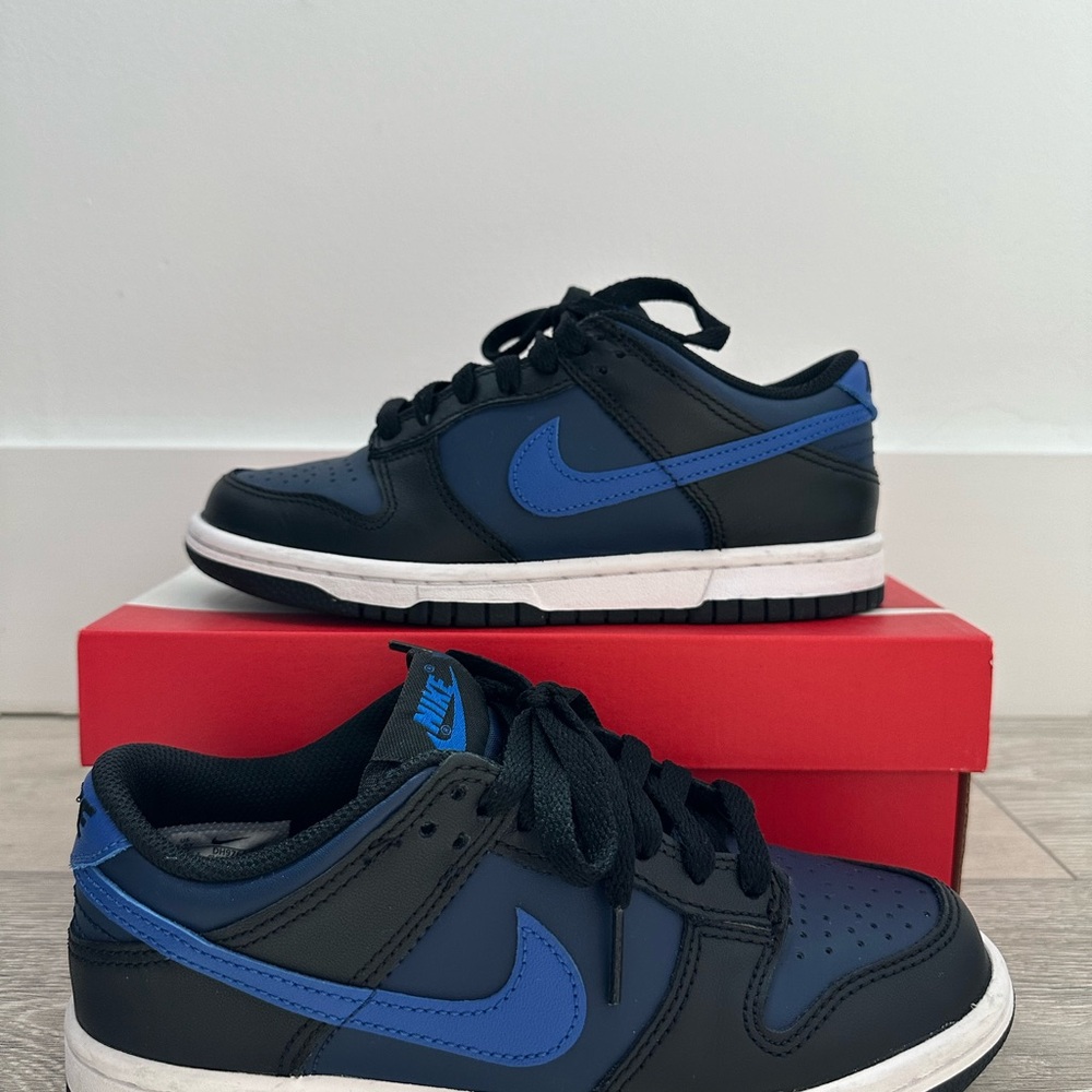 Nike Kids Sneakers in Black and Blue